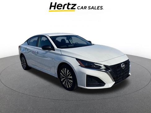 Used 2025 Nissan Altima 2.5 SV image 1