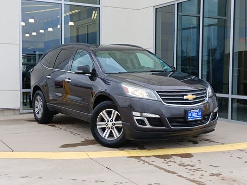 Used 2015 Chevrolet Traverse LT image 2