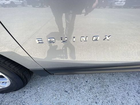 Used 2024 Chevrolet Equinox LT FWD image 32