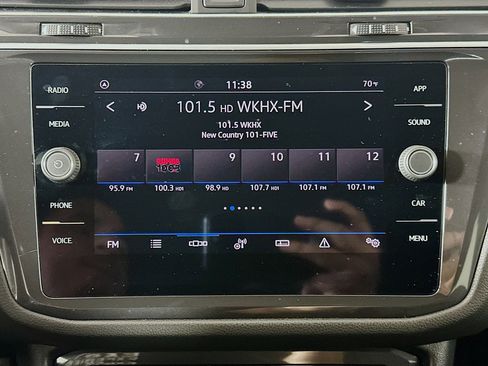 Used 2024 Volkswagen Tiguan SE image 19