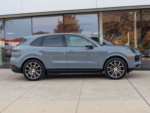 Certified 2026 Porsche Cayenne AWD/4WD image 8