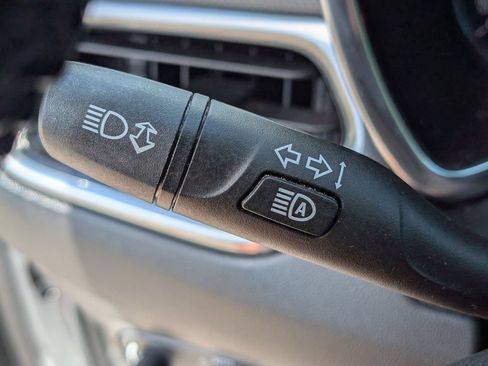 Used 2019 Chevrolet Equinox Premier FWD image 25