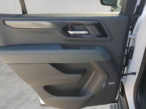 New 2026 GMC Yukon AT4 image 17