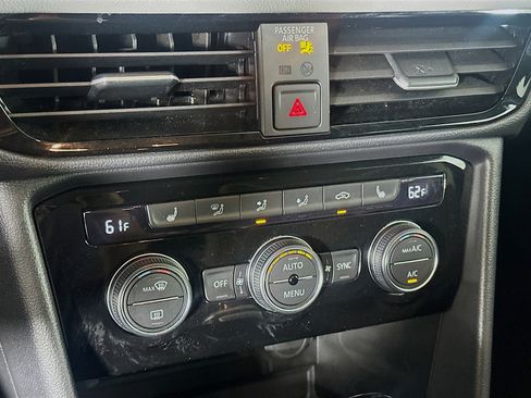 Used 2024 Volkswagen Taos SE image 22