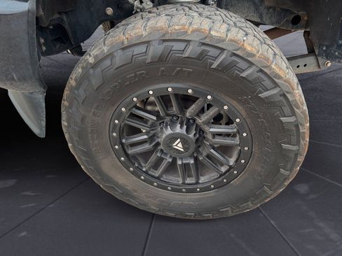 Used 2022 Ford F250 Lariat w/ Black Appearance Package image 4