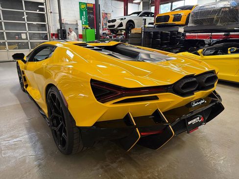 Used 2024 Lamborghini Revuelto AWD/4WD image 8