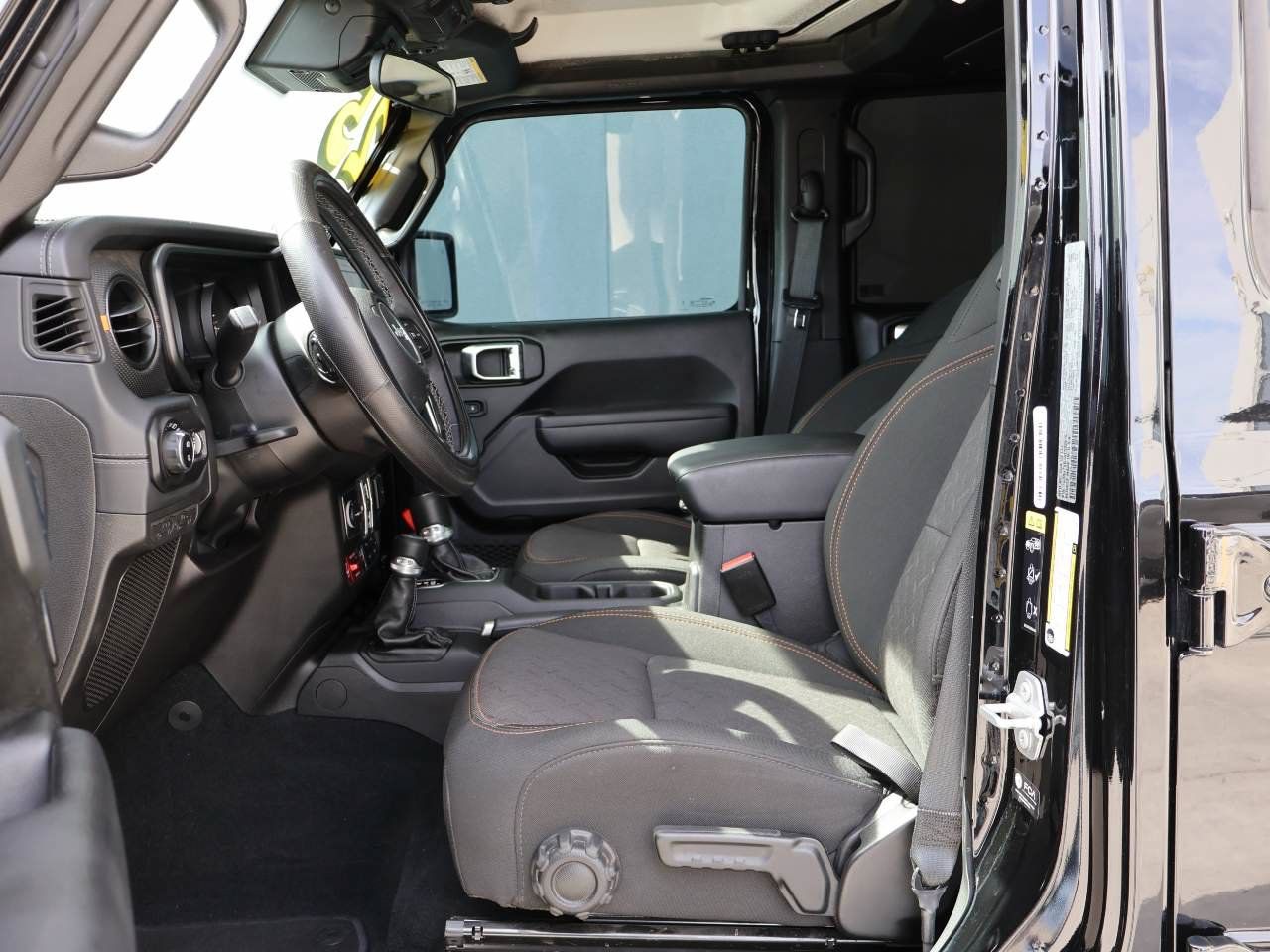 Used 2025 Jeep Gladiator Mojave w/ Safety Group AWD/4WD image 8