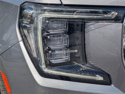 Used 2022 GMC Yukon SLT w/ SLT Luxury Package image 10