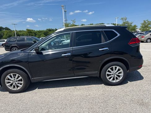 Used 2017 Nissan Rogue SV AWD/4WD image 6