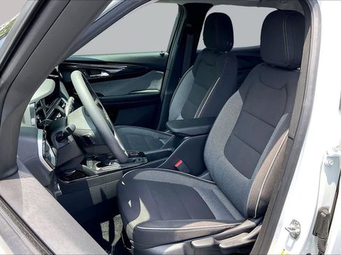 Used 2025 Chevrolet TrailBlazer LS w/ LS Convenience Package FWD image 24