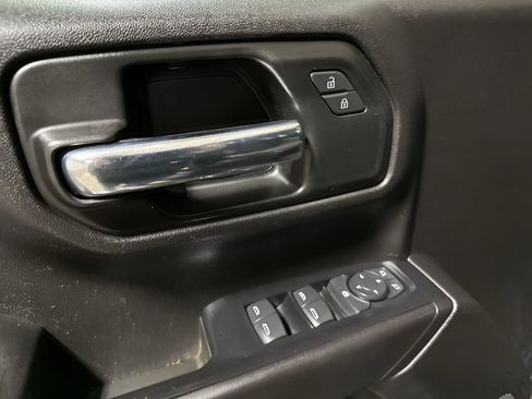 Used 2020 Chevrolet Silverado 1500 Custom w/ Custom Value Package image 20