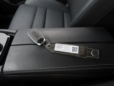 Used 2025 Nissan Rogue SL image 27