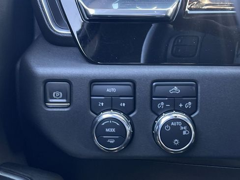 Used 2023 GMC Sierra 1500 SLE image 18