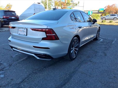 Used 2022 Volvo S60 B5 Momentum w/ Premium Package image 19