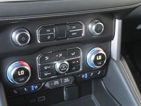 Used 2024 GMC Yukon XL SLT RWD image 19