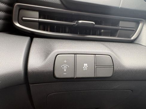 Used 2025 Hyundai Elantra Sport FWD image 29