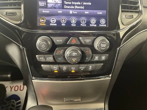 Used 2021 Jeep Grand Cherokee Limited AWD/4WD image 34