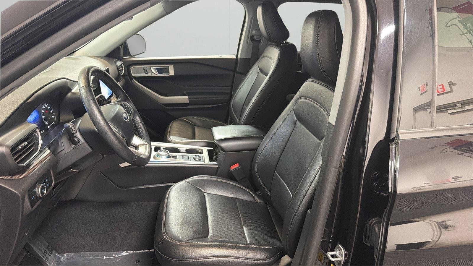 Used 2024 Ford Explorer Limited AWD/4WD image 10