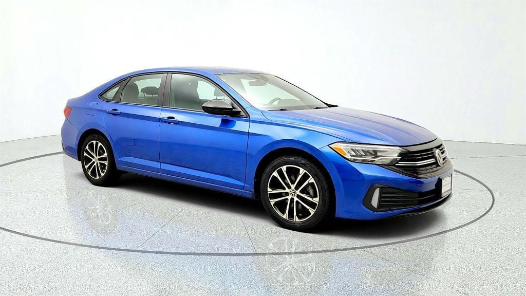 Used 2022 Volkswagen Jetta Sport FWD image 3