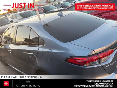 Used 2022 Toyota Corolla LE FWD image 3