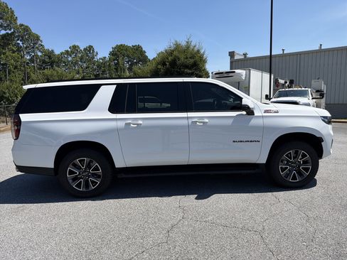 Used 2023 Chevrolet Suburban Z71 w/ Z71 Off-Road Package AWD/4WD image 9