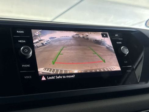 Certified 2022 Volkswagen Taos SE FWD image 19