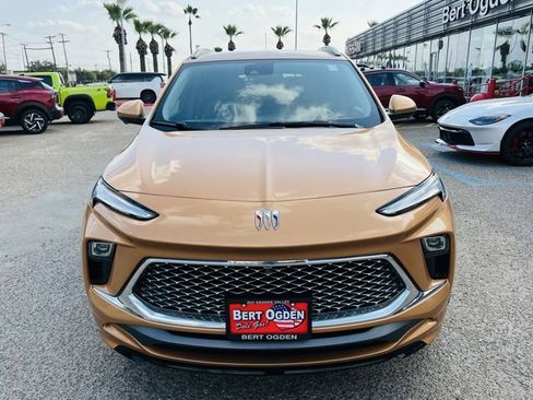 Used 2025 Buick Encore GX Avenir w/ Avenir Technology Package image 2