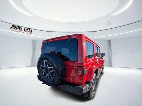 Used 2026 Jeep Wrangler Unlimited Sahara AWD/4WD image 3