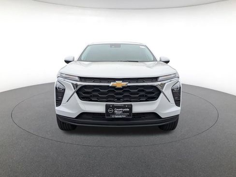 Used 2024 Chevrolet Trax LS w/ LS Convenience Package image 2