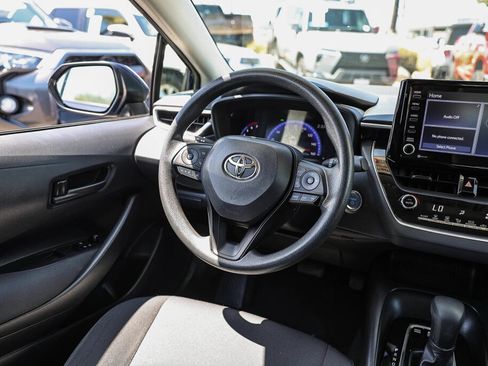 Certified 2022 Toyota Corolla LE FWD image 4