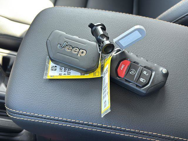 Used 2025 Jeep Wrangler Unlimited Sahara AWD/4WD image 47