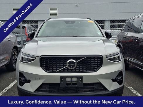 Used 2023 Volvo XC40 B5 Plus w/ Protection Package Premier AWD/4WD image 2