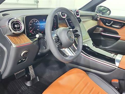 Used 2025 Mercedes-Benz GLC 300 image 12