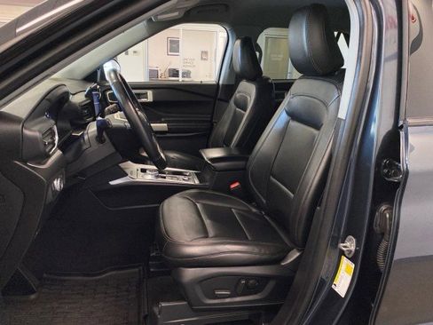 Certified 2022 Ford Explorer XLT w/ Equipment Group 202A image 17