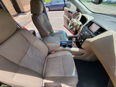 Used 2015 Nissan Pathfinder Platinum w/ Family Entertainment Package FWD image 12