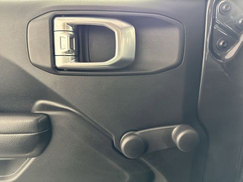 Used 2019 Jeep Wrangler Sport image 15