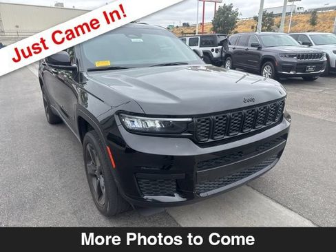 Certified 2023 Jeep Grand Cherokee L Altitude AWD/4WD image 8