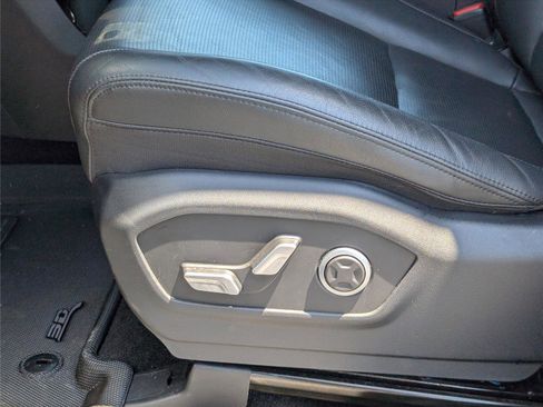 Used 2025 Hyundai Santa Fe Limited FWD image 10