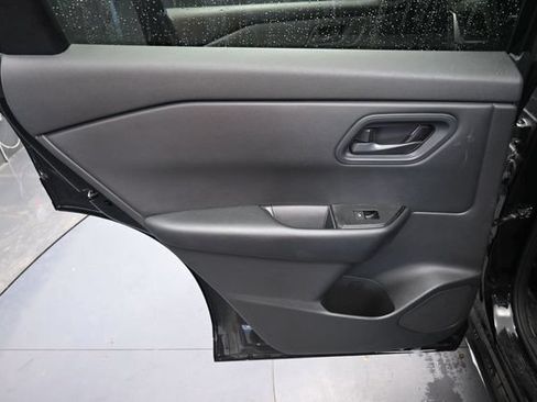 Used 2024 Nissan Rogue S AWD/4WD image 15