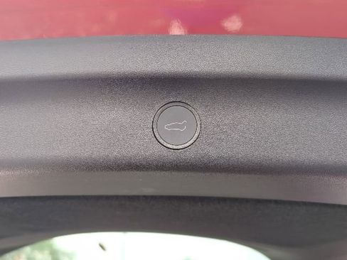 Used 2024 Tesla Model Y Long Range AWD/4WD image 25