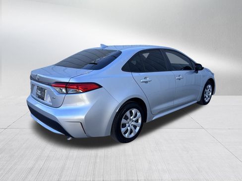 Used 2022 Toyota Corolla LE image 6