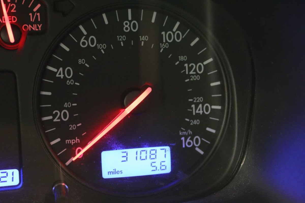 Used 2002 Volkswagen Eurovan FWD image 2