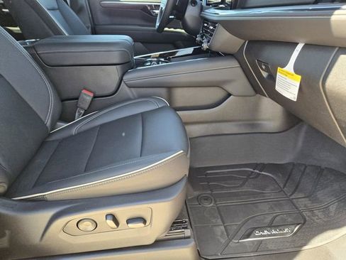 New 2025 Chevrolet Suburban Premier w/ Sun And Tow Package AWD/4WD image 10