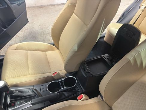 Used 2018 Toyota Corolla LE image 19