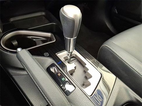 Used 2017 Toyota RAV4 Limited image 17