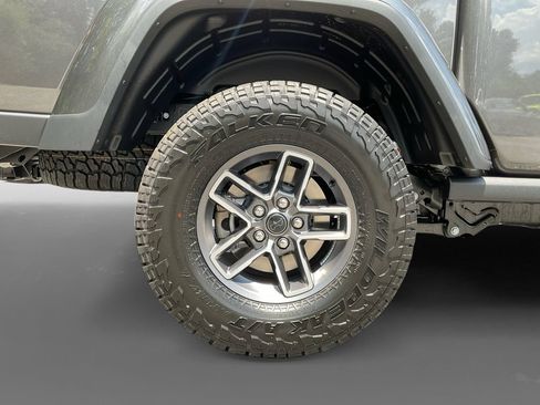 Used 2025 Jeep Gladiator Mojave w/ Convenience Group AWD/4WD image 15