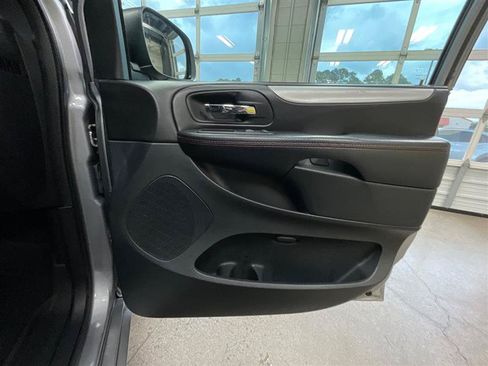 Used 2018 Dodge Grand Caravan GT FWD image 24