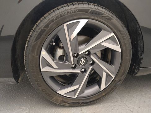 Used 2025 Hyundai Elantra SEL FWD image 31