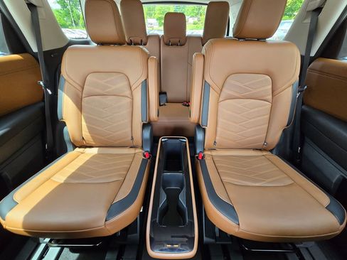 Used 2025 Nissan Pathfinder Platinum AWD/4WD image 44