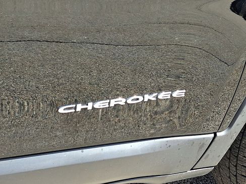 Certified 2022 Jeep Cherokee Limited w/ Elite Package image 24